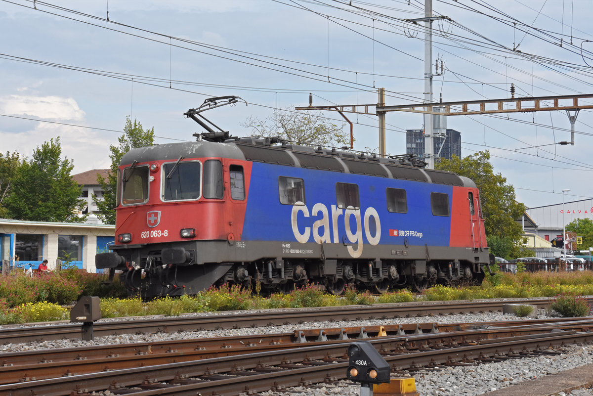 Re 620 063-8 durchfährt den Bahnhof Pratteln. Die Aufnahme stammt vom 22.09.2020.