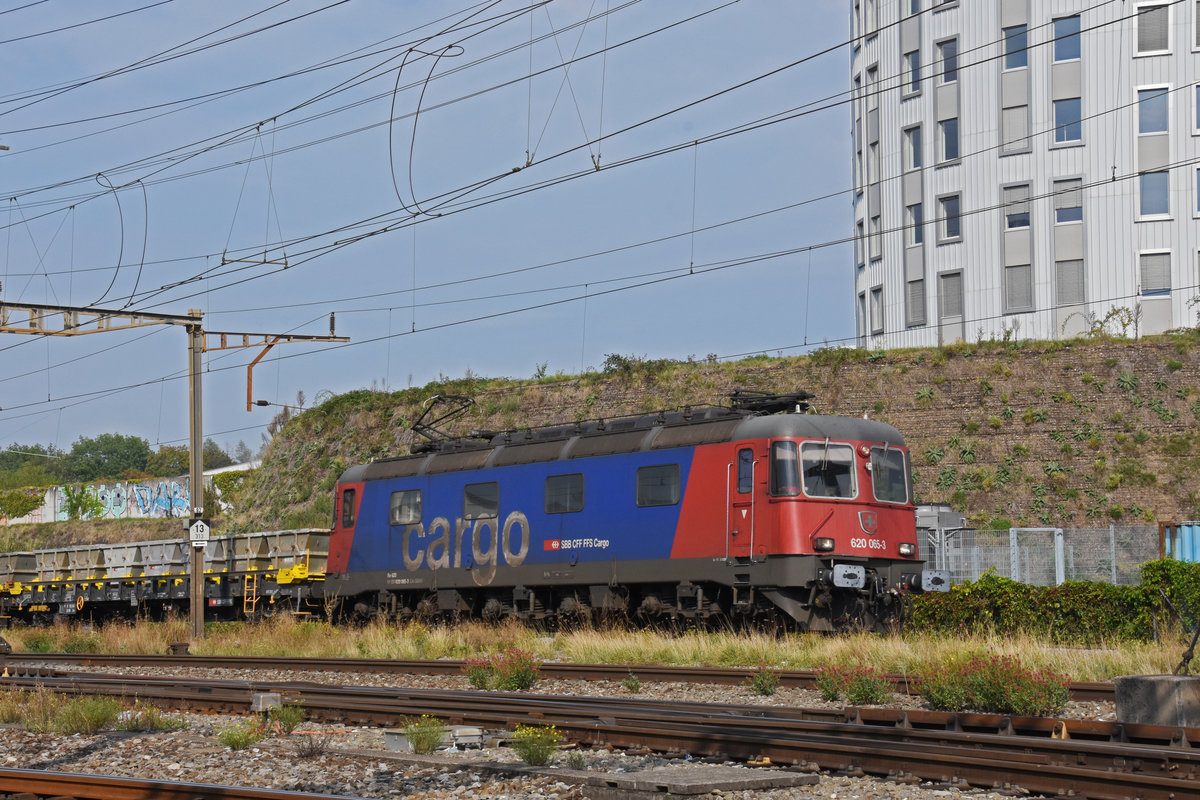 Re 620 065-3 durchfährt den Bahnhof Pratteln. Die Aufnahme stammt vom 16.09.2020.