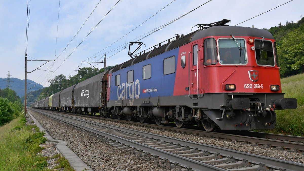 Re 620 069-5  Hägendorf  unterwegs ins Tessin am Morgen des 16.05.2020. Aufgenommen bei Umiken AG.