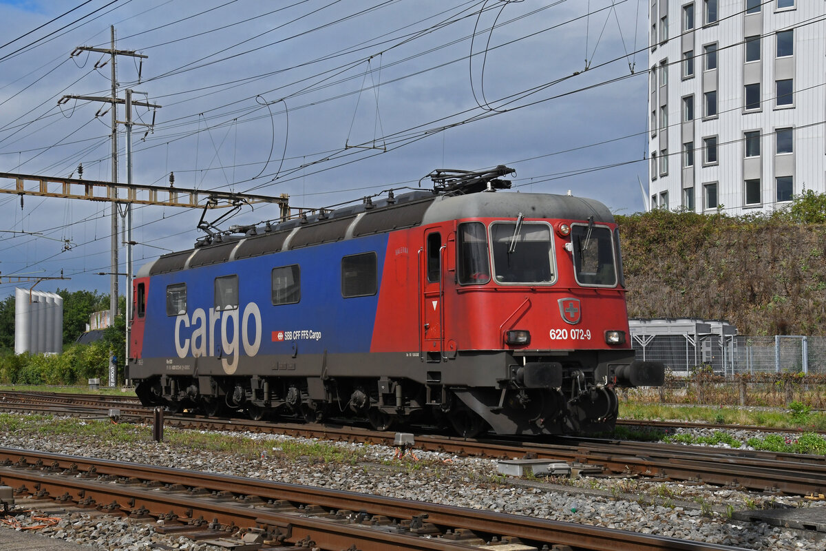 Re 620 072-9 durchfährt am 10.09.2024 solo den Bahnhof Pratteln.