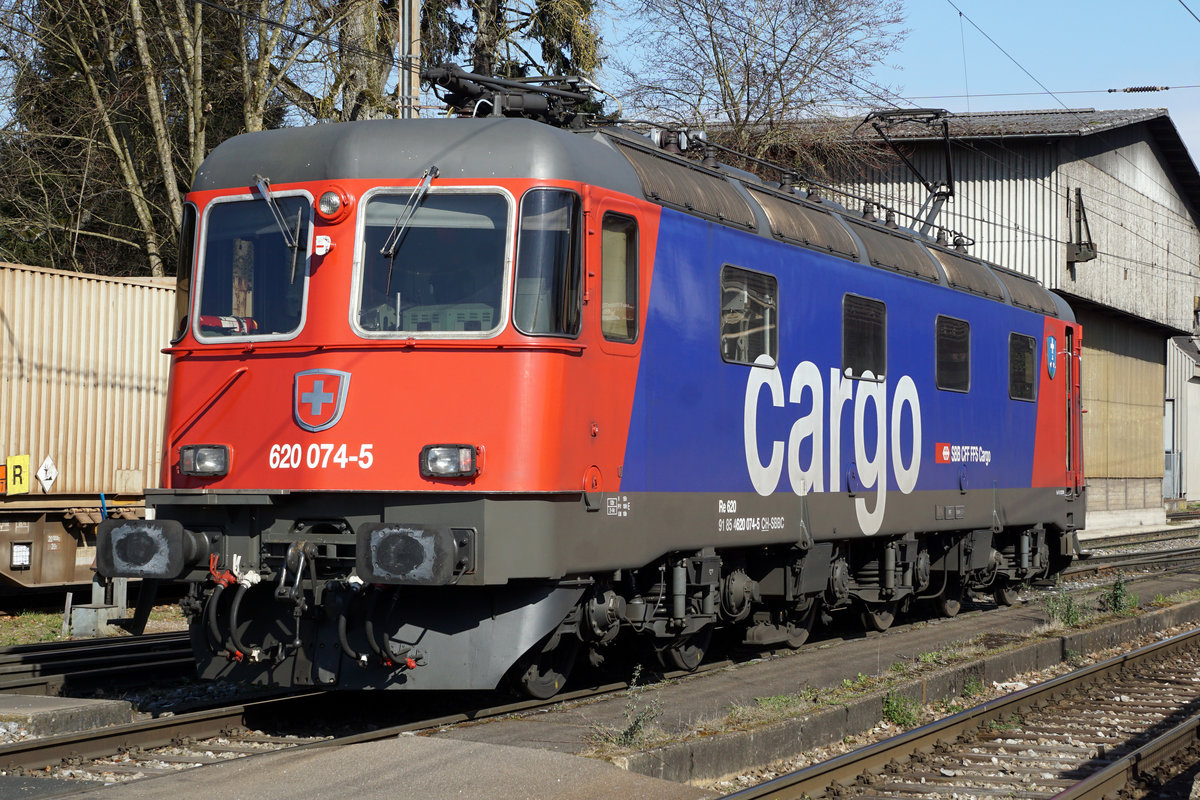 Re 620 074-5  MURGENTHAL 
Am 17. März 2020 konnte die refit3 Re 620 074-5 in Gerlafingen beobachtet und fotografiert werden.
Foto: Walter Ruetsch