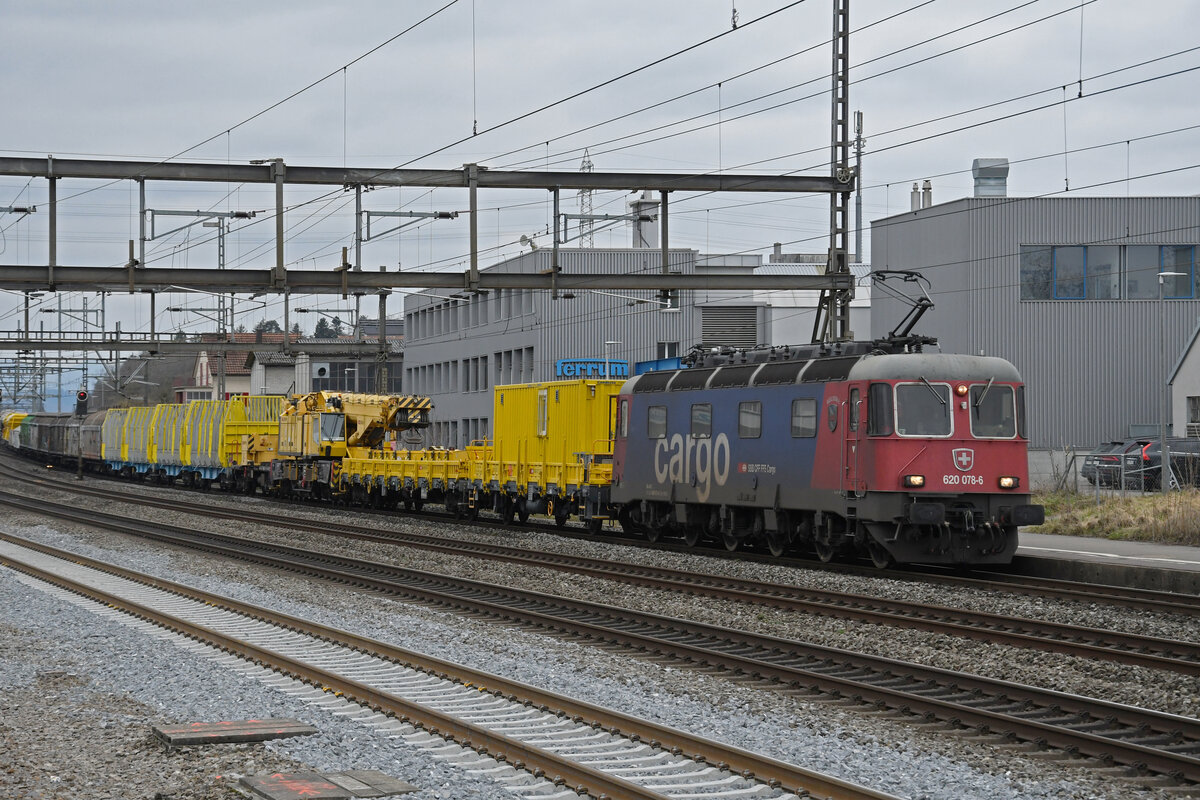 Re 620 078-6 durchfährt am 27.02.2023 den Bahnhof Rupperswil.