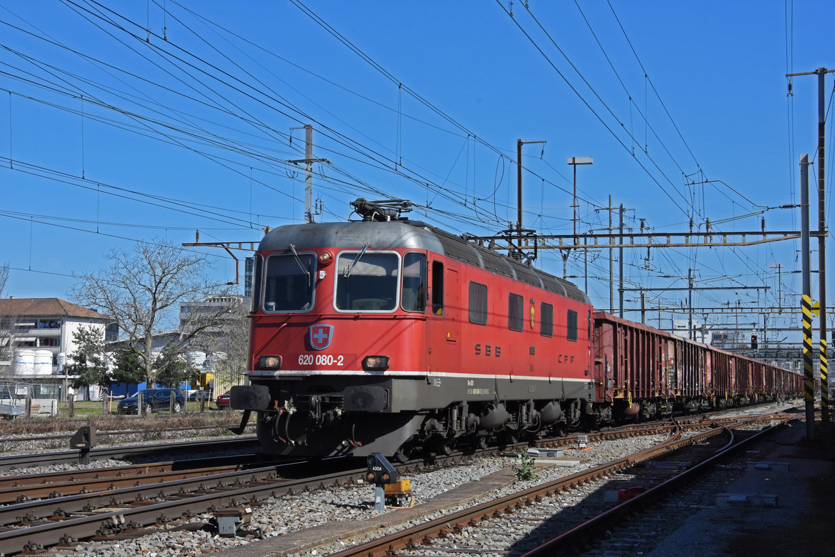 Re 620 080-2 durchfährt den Bahnhof Pratteln. Die Aufnahme stammt vom 24.03.2021.