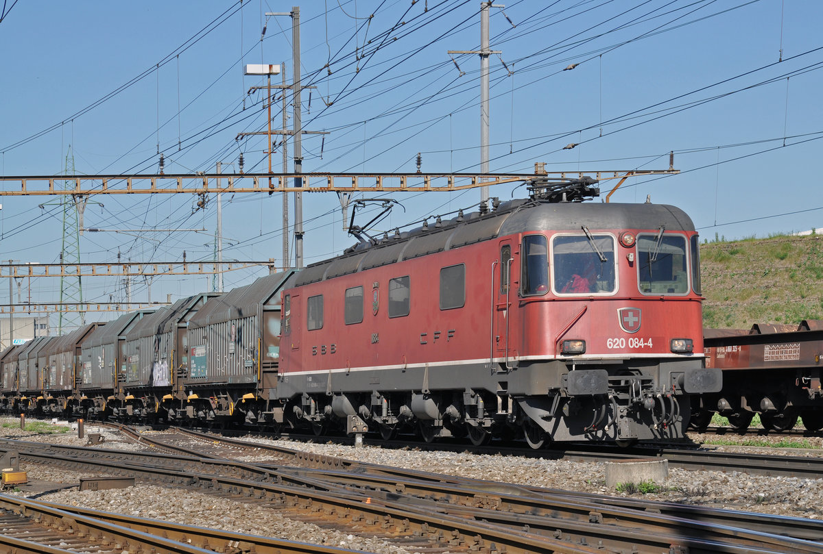 Re 620 084-4 (11684) durchfährt den Bahnhof Pratteln. Die Aufnahme stammt vom 10.04.2017.