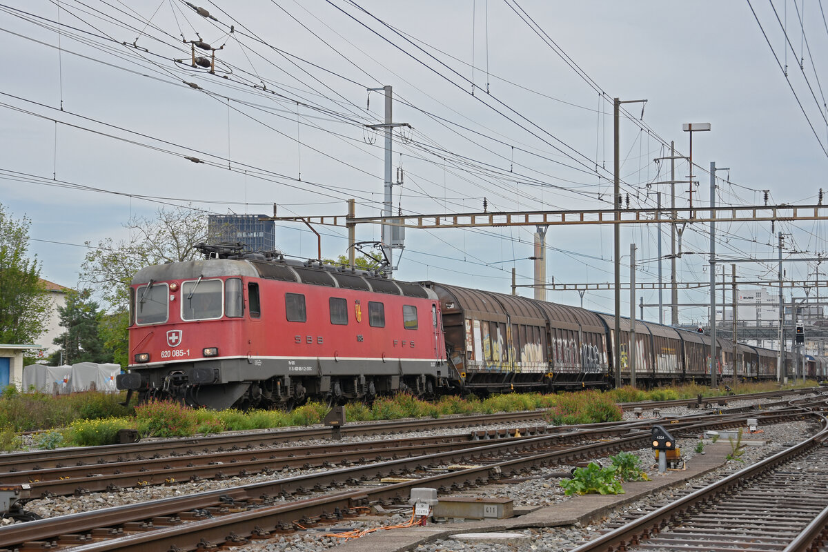 Re 620 085-1 durchfährt den Bahnhof Pratteln. Die Aufnahme stammt vom 13.09.2022.