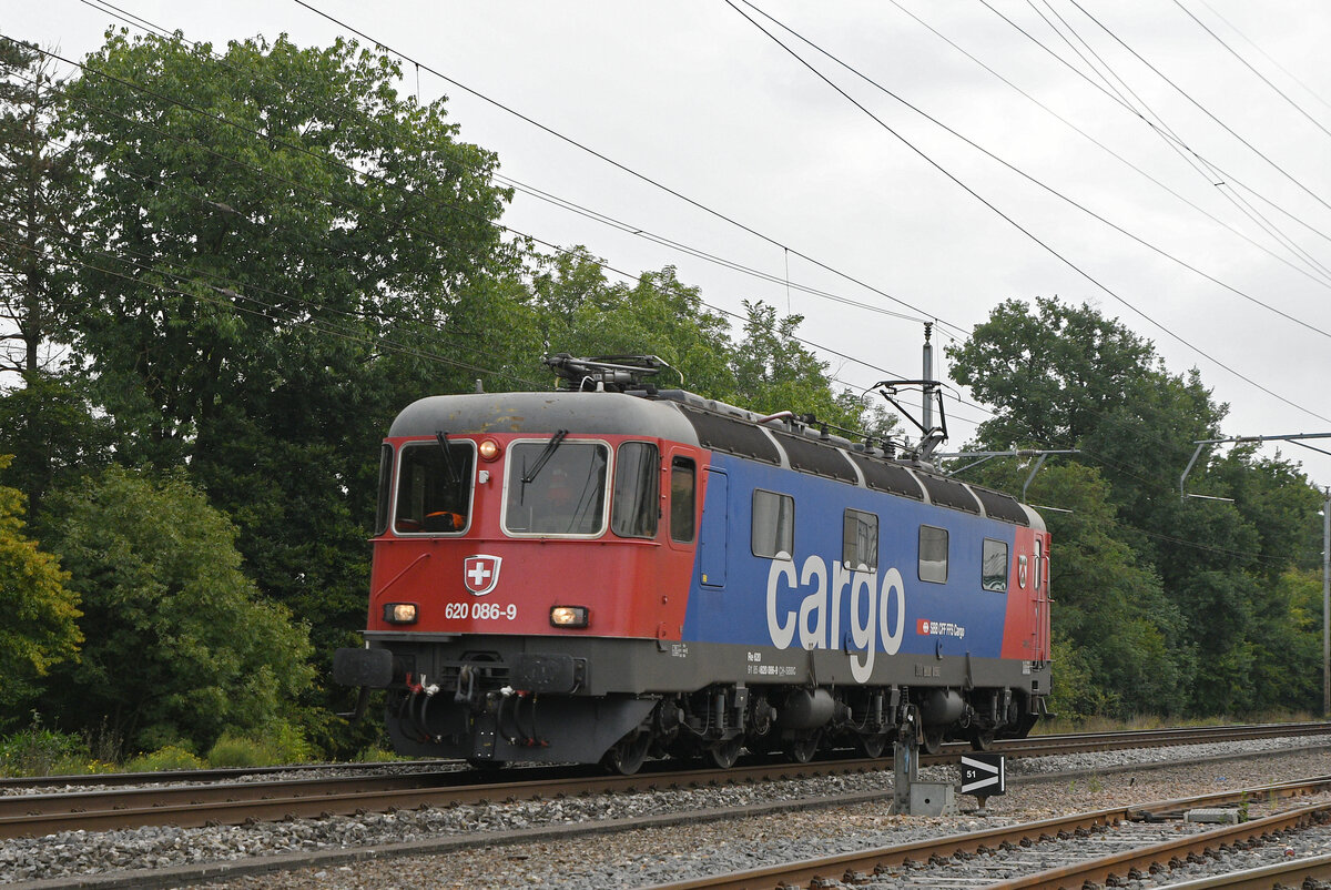 Re 620 086-9 fährt am 10.09.2025 solo Richtung Bahnhof Kaiseraugst.