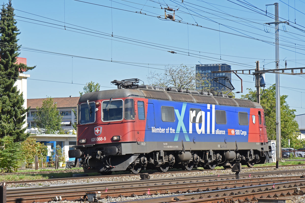Re 620 088-5 durchfährt den Bahnhof Pratteln. Die Aufnahme stammt vom 27.09.2018.