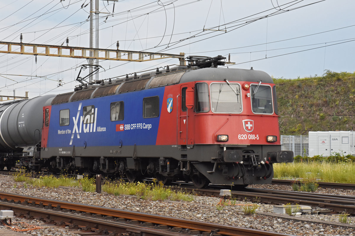Re 620 088-5 durchfährt den Bahnhof Pratteln. Die Aufnahme stammt vom 26.06.2020.