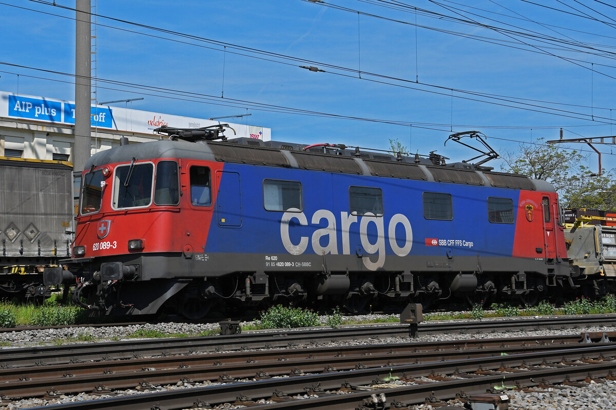 Re 620 089-3 durchfährt am 04.05.2023 den Bahnhof Pratteln.