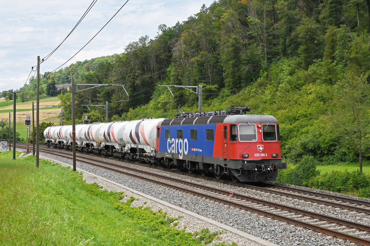 Re 620 089-3 fährt am 27.07.2023 Richtung Bahnhof Tecknau.