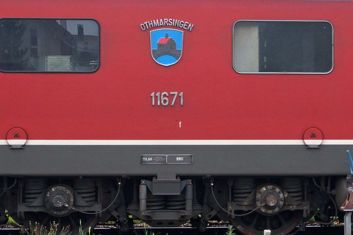 Re 620 Lokomotiven mit verlängerten technischen Kontrollen in Gerlafingen gesichtet.
Re 620 071-1  OTHMARSINGEN  am 22. Mai 2020.
Aktuell werden bei einigen Maschinen nur noch techn. Kontrollen gemacht. Dabei handelt es sich um eine Revision light, beschränkt auf die wichtigsten Bestandteile. Eine solche TK verlängert die Revisionsfrist um 1 Jahr.
Foto: Walter Ruetsch