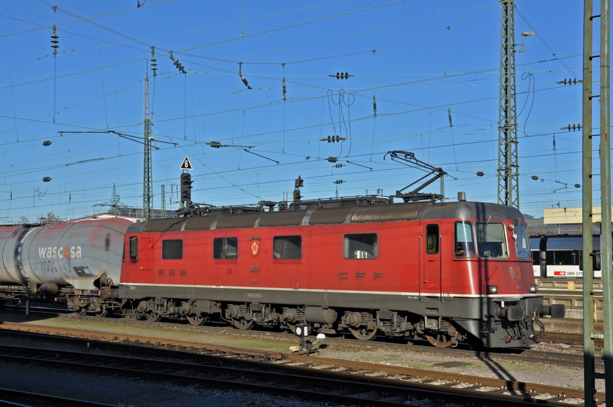 Re 6/6 11603 durchfährt den Badischen Bahnhof. Die Aufnahme stammt vom 05.01.2015.