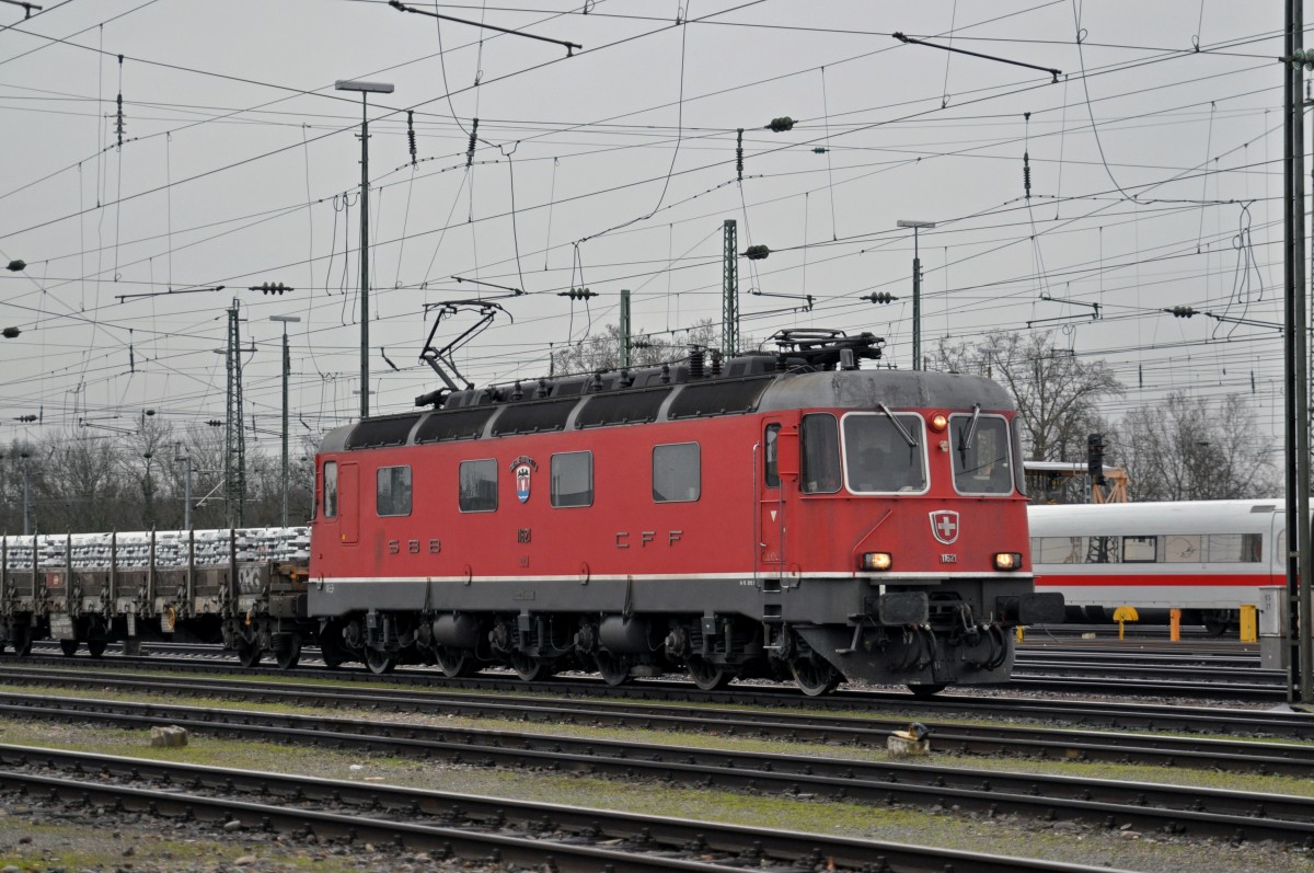 Re 6/6 11621 durchfährt den Badischen Bahnhof. Die Aufnahme stammt vom 29.01.2015.