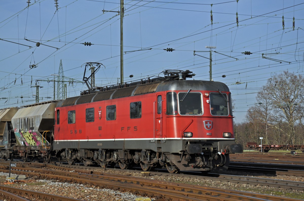 Re 6/6 11622 durchfährt den Badischen Bahnhof. Die Aufnahme stammt vom 06.01.2015.