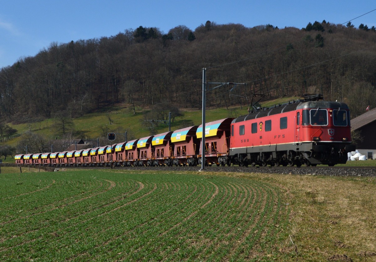 Re 6/6  11634 mit Kies bei Würenlos Furttalstrecke.
17. März 2015
