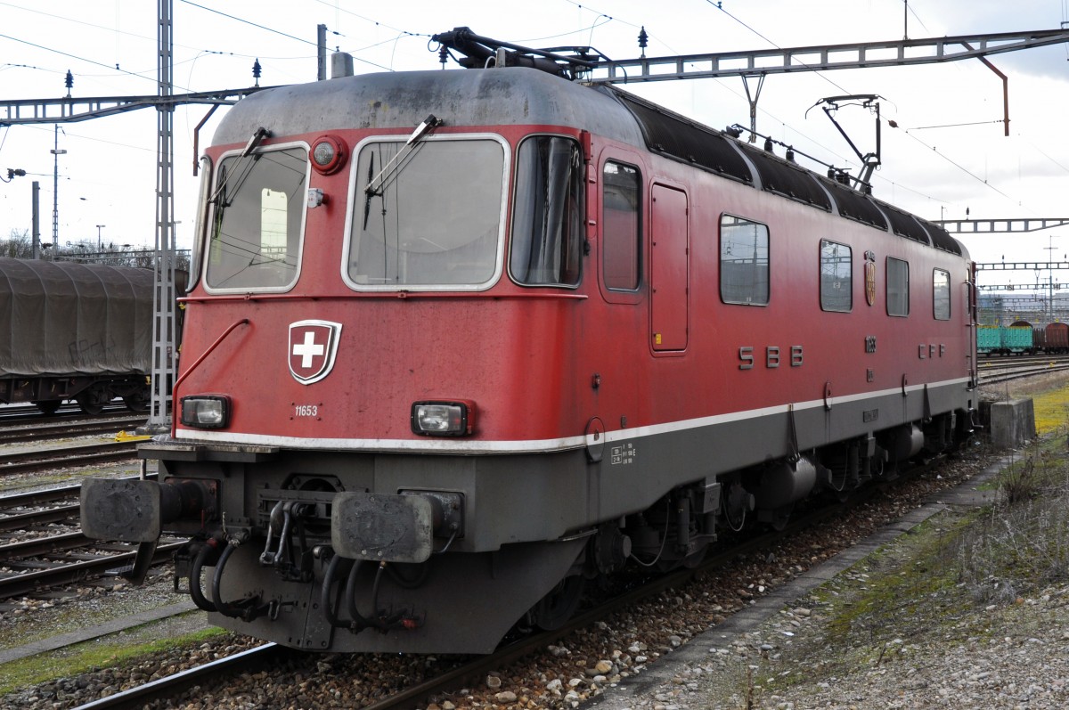 Re 6/6 11653 beim Güterbahnhof in Muttenz. Die Aufnahme stammt vom 27.01.2014.