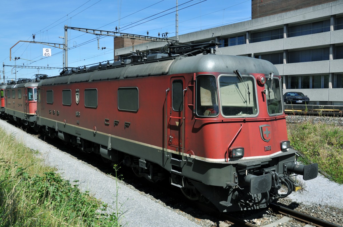Re 6/6 11678 abgestellt beim Güterbahnhof Muttenz. Die Aufnahme stammt vom 03.07.2014.
