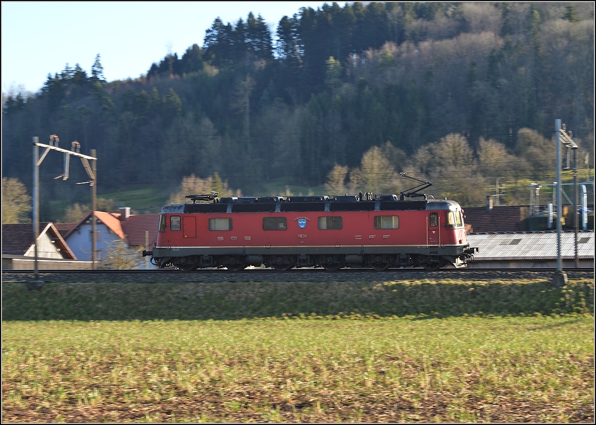 Re 6/6 Nr. 11634  Aarburg-Oftringen  im Thurtal bei Eschikofen. Februar 2014.