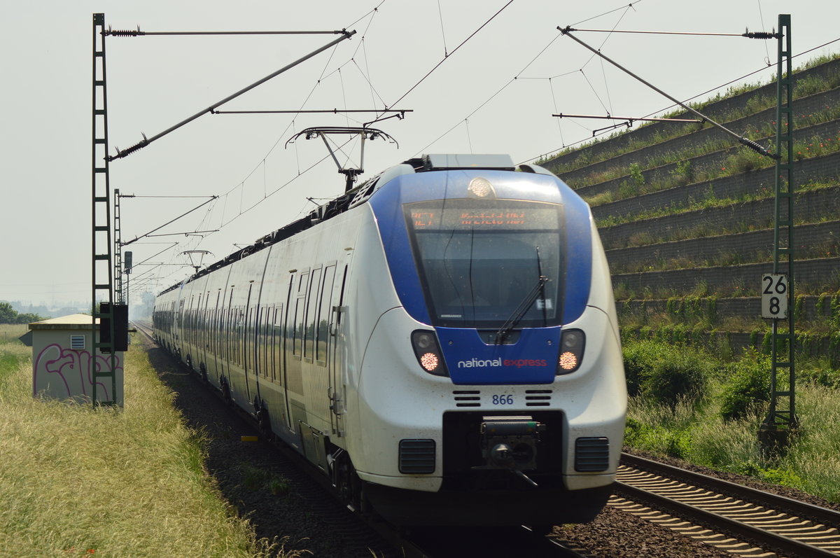 RE 7 nach Krefeld bei der Durchfahr in Allerheiligen am Sonntag den 5.6.2016