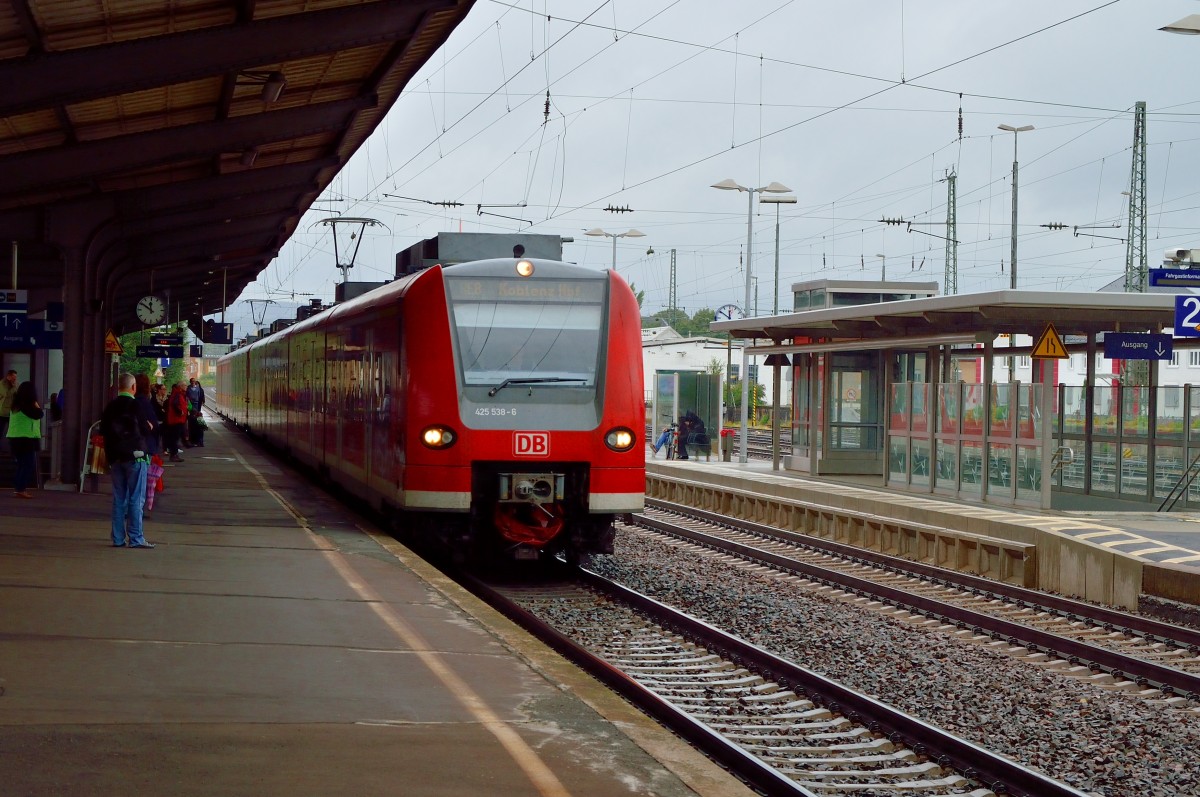 RE 8 nach Koblenz ist soeben in Neuwied eingefahren auf ihrem Weg nach Koblenz Hbf. 14.9.2013