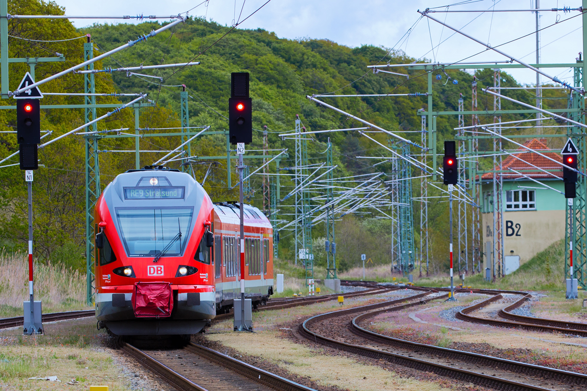RE 9 auf dem Weg nach Stralsund, hier in Lietzow. - 15.05.2016
