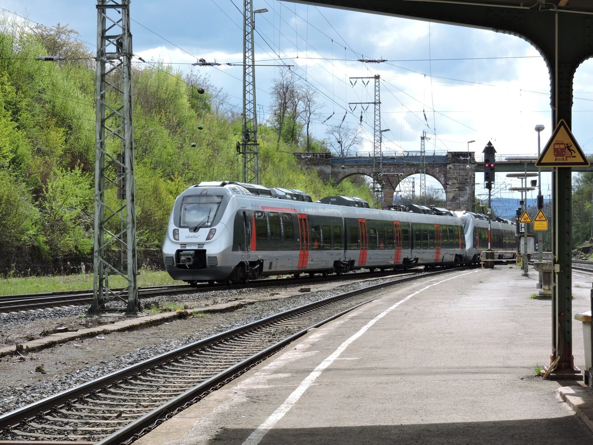 RE 9 nach Kassel-Wilhelmshöhe verlässt den Bahnhof Eichenberg am 26.04.2017