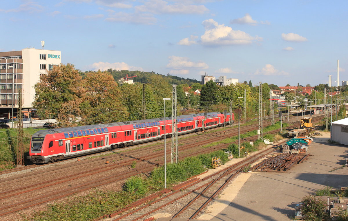 RE Lindau-Stuttgart geschoben von einer 146.2 am 11.09.2020 in Oberesslingen. 