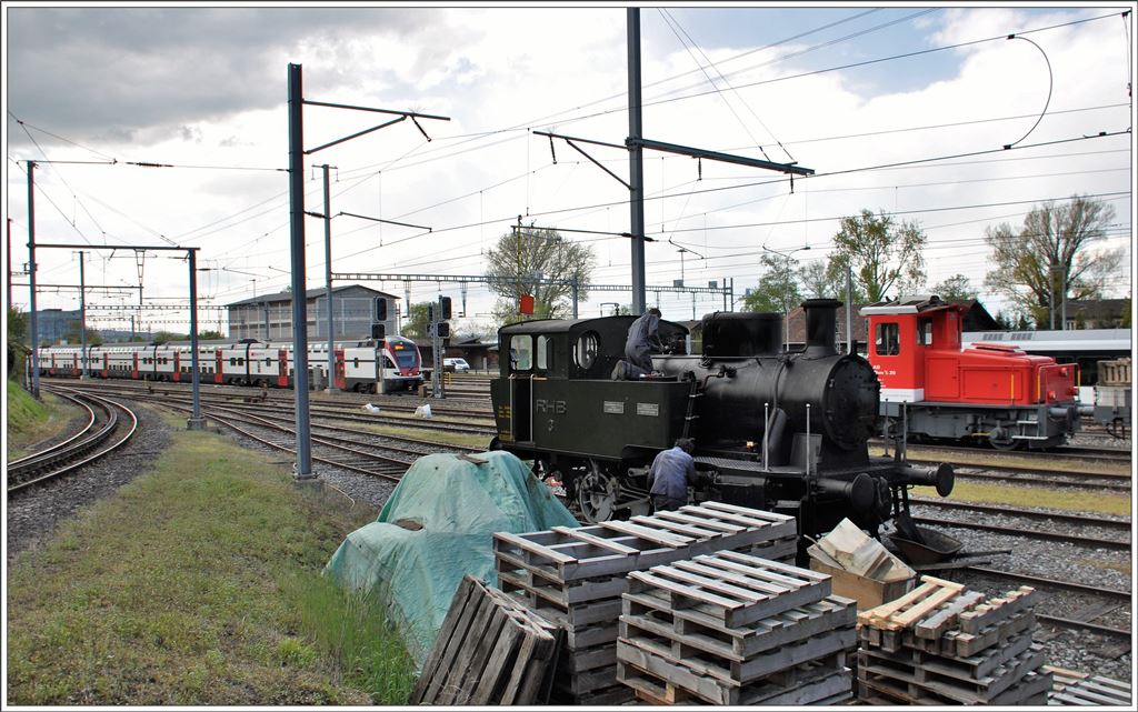 RE nach Chur, Lok 3  Rosa  und Tmh 2/2 20 in Rorschach Bergstation. (28.04.2016)