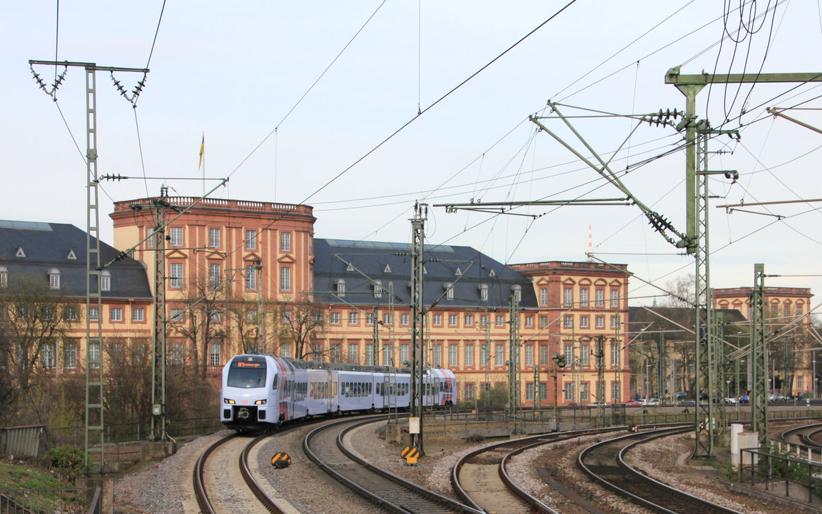 RE nach Koblenz am 03.04.2015 in Mannheim Hbf. 