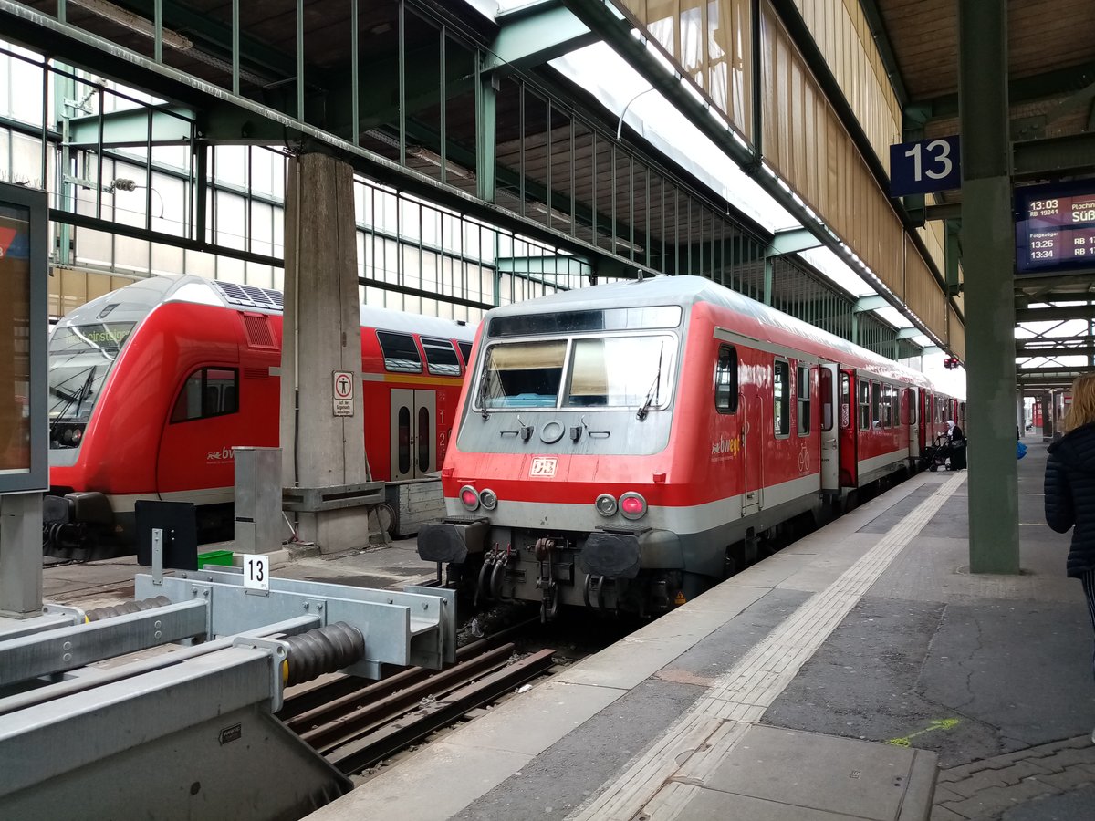 RE nach Süßen im Stuttgarter Hbf.
Aufgenommen am 15.05.2019.