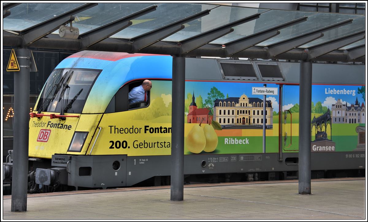 RE1 mit 182 005 nach Frankfurt (Oder) ist abfahrbereit in Berlin Alexanderplatz. (18.11.2019)