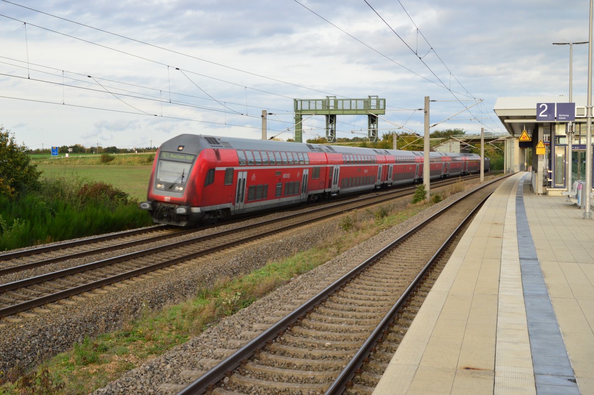 RE1 Zug nach Aachen bei der Vorbeifahrt in Merzenich. 26.10.2014