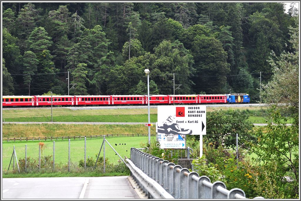 RE1133 nach St.Moritz mit Ge 4/4 III 652 in Reichenau-Tamins. (10.09.2013)