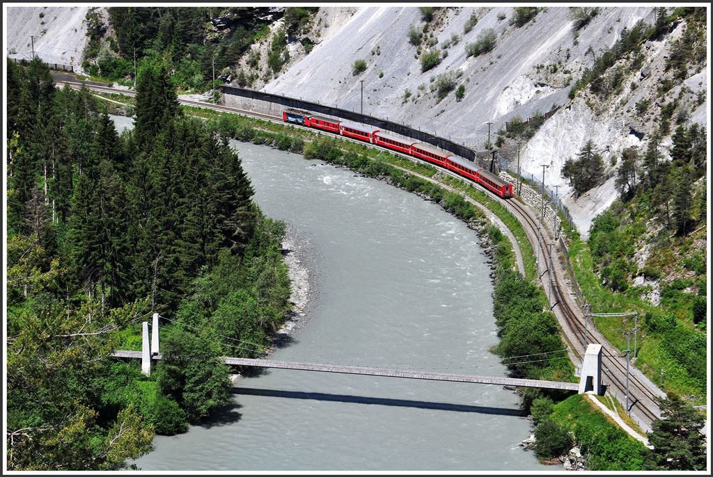 RE1228 mit der Ge 4/4 II 615  Klosters  bei Trin. (07.06.2015)