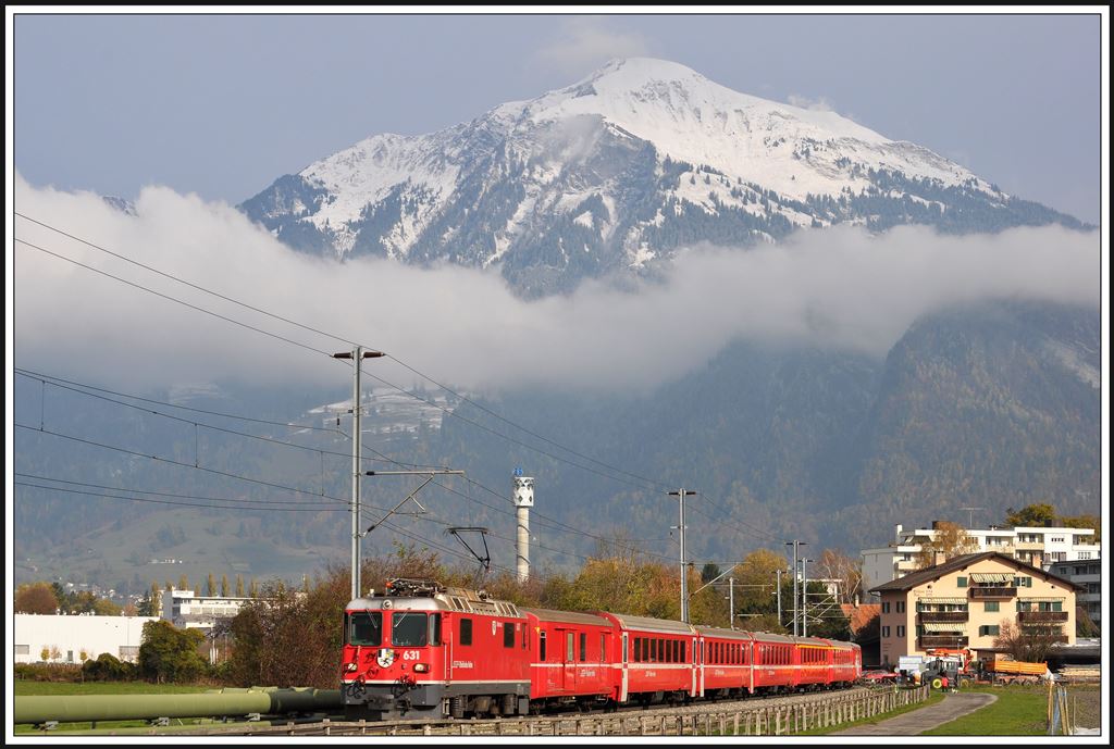 RE1228 nach Disentis mit Ge 4/4 II 631  Untervaz  vor dem schneebedeckten Vilan bei Igis. (15.11.2013)