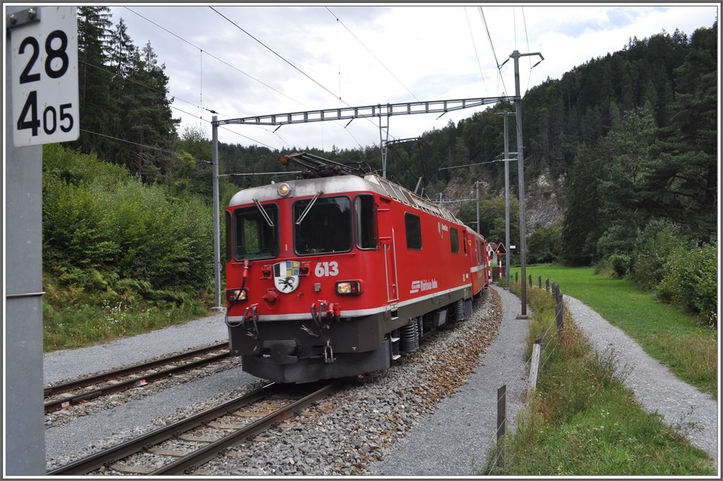 RE1232 mit Ge 4/4 II in Trin. (10.09.2013)