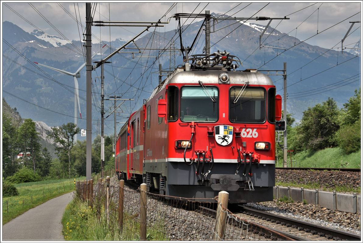 RE1240 mit Ge 4/4 II 626  Malans  bei Haldenstein. (18.05.2017)