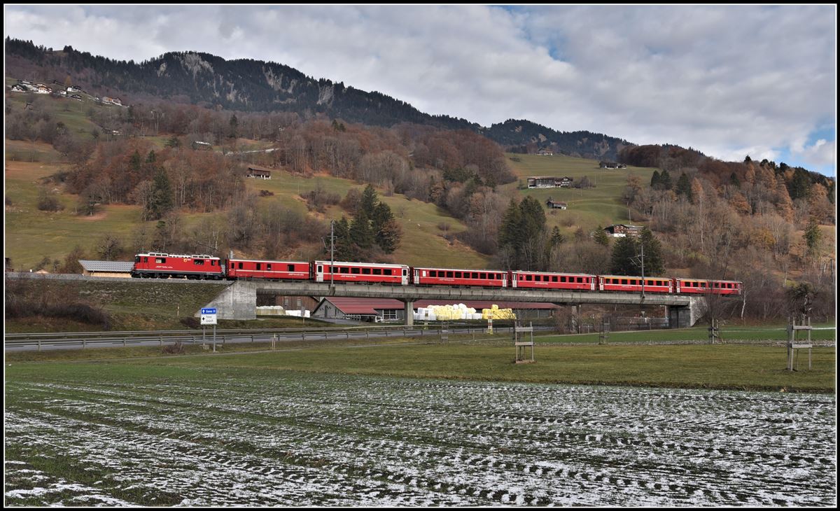 RE1244 mit Ge 4/4 II 625  Küblis  zwischen Schiers und Grüsch. (22.11.2018)