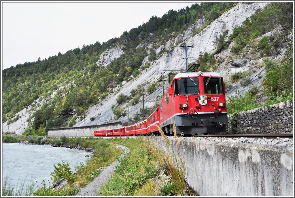 RE1245 mit Ge 4/4 II 627  Reichenau-Tamins  bei Trin. (10.09.2013)