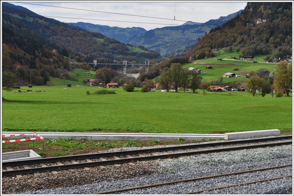 RE1252 nach Landquart zwischen Klosters Dorf und Saas mit der Sunnibergbrücke. (14.10.2014)