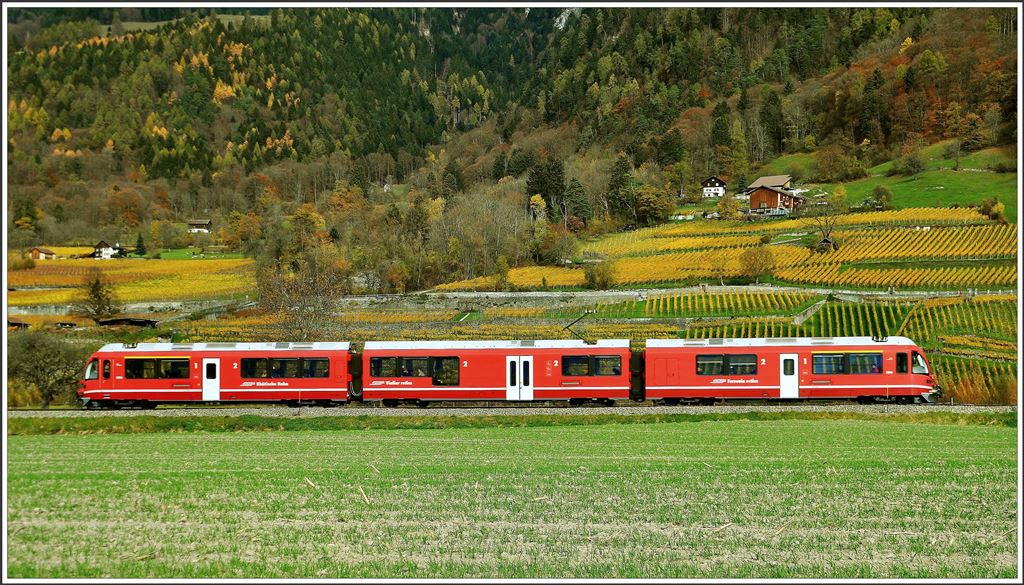 RE1334 mit ABe 8/12 3506 aus St.Moritz im Wingert von Malans kurz vor dem Ziel in Landquart. (06.11.2015)