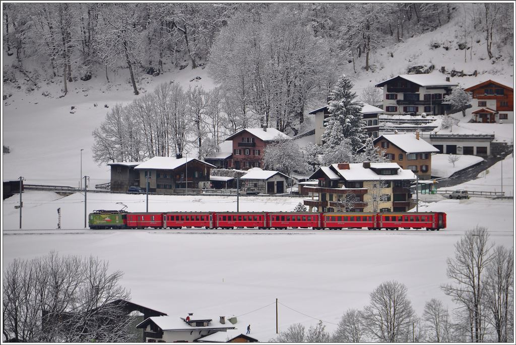 RE1334 mit Ge 4/4 II 630  Trun  zwischen Klosters Dorf und Serneus (04.02.2016)