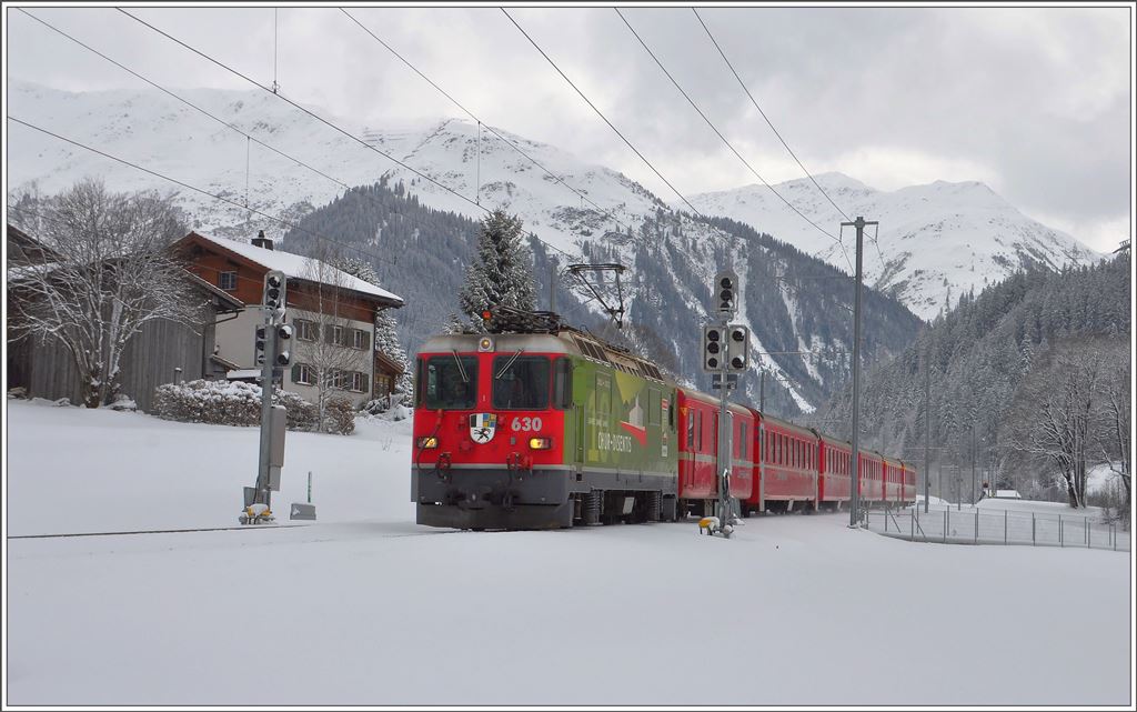 RE1334 mit Ge 4/4 II 630  Trun  zwischen Klosters Platz und Dorf. (04.02.2016)