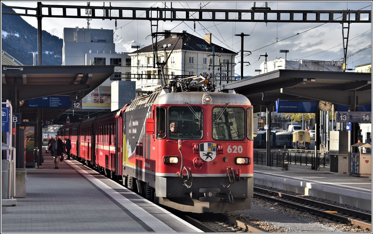 RE1724 mit Ge 474 II 620  Zernez  nach Scuol/Tarasp in Chur. (21.11.2019)