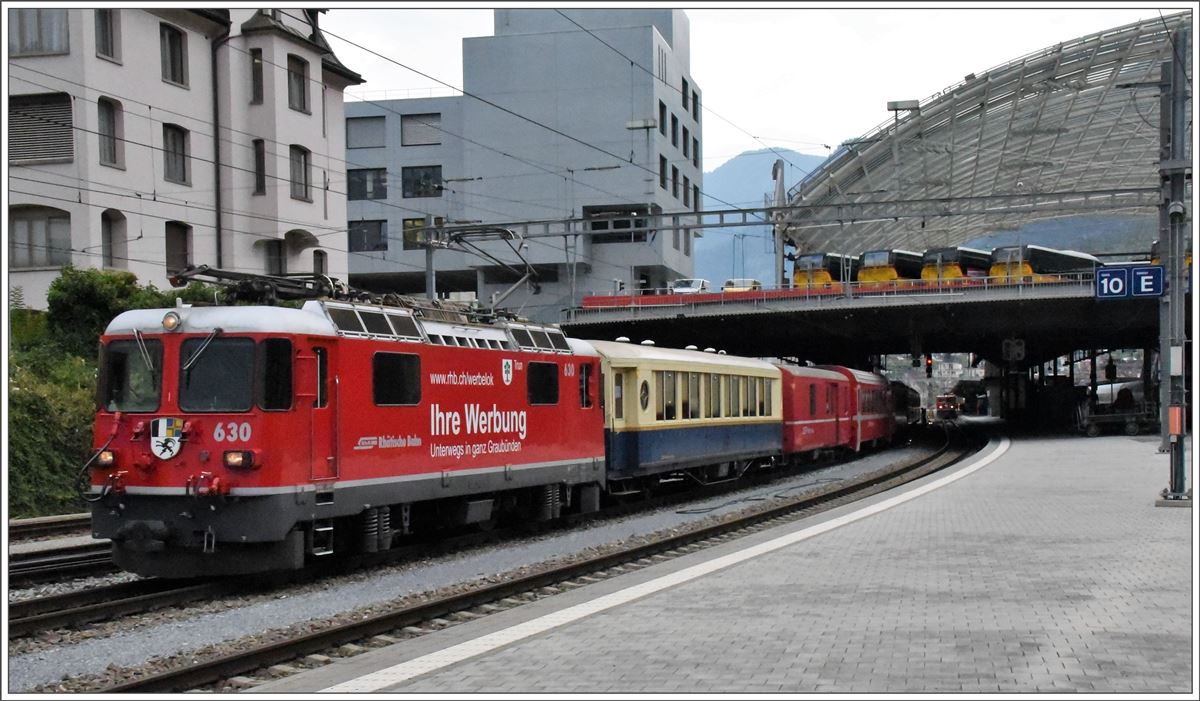 RE1725 nach Disentis mit der Ge 4/4 II 630  Trun  fährt in Chur ab. (15.09.2016)