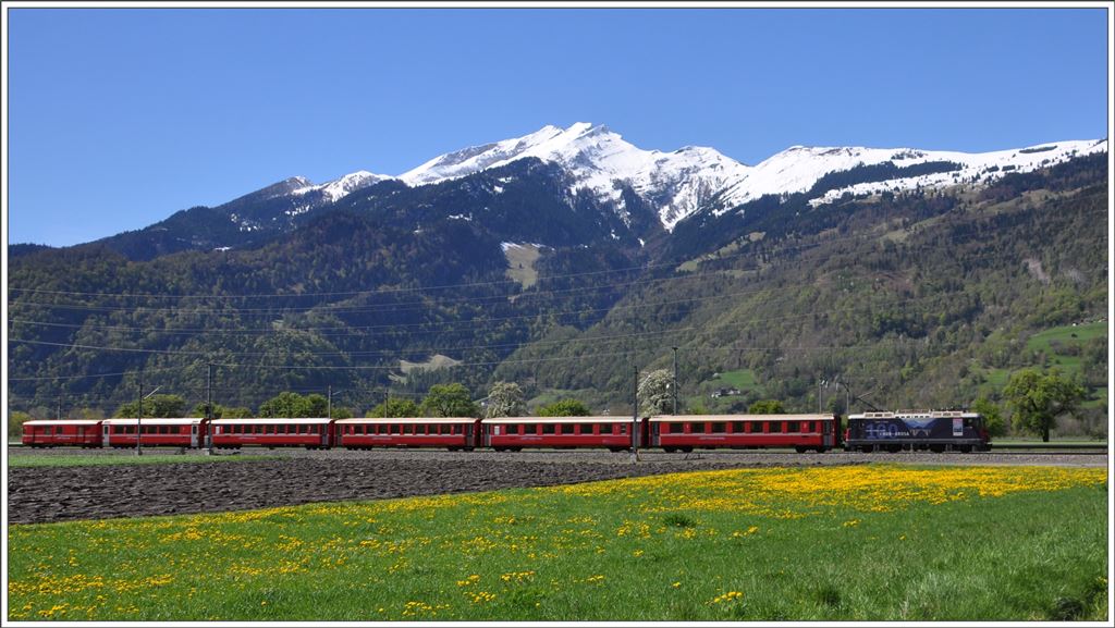 RE1732 mit Ge 4/4 II 627  Reichenau-Tamins  bei Zizers, vor der Kulisse des Calanda. (20.04.2016)