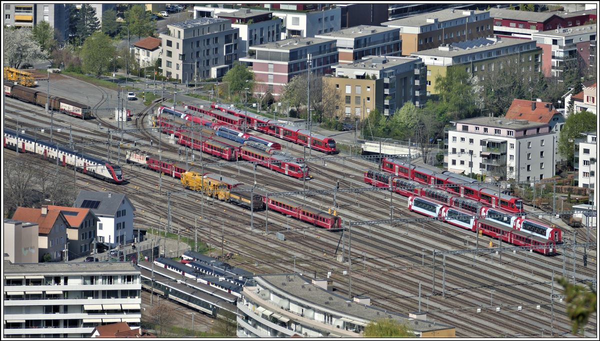 RE1737 nach Disentis mit Ge 4/4 II 622  Arosa  verlässt Chur Gbf. (12.04.2020)
