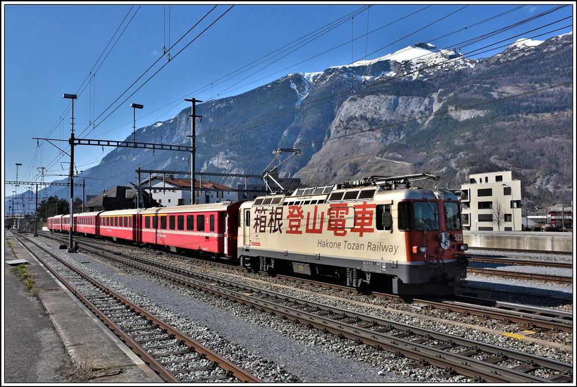 RE1740 aus Disentis nach Scuol/Tarasp mit Ge 4/4 II 622  Arosa  in Chur Gbf. (17.03.2020)