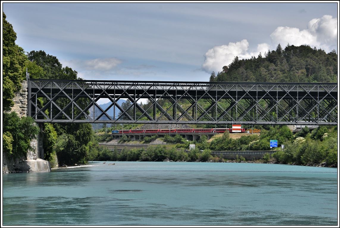 RE1740 mit Ge 4/4 II 619  Samedan  nach Davos Platz bei der Ausfahrt aus Reichenau-Tamins. (31.05.2020)