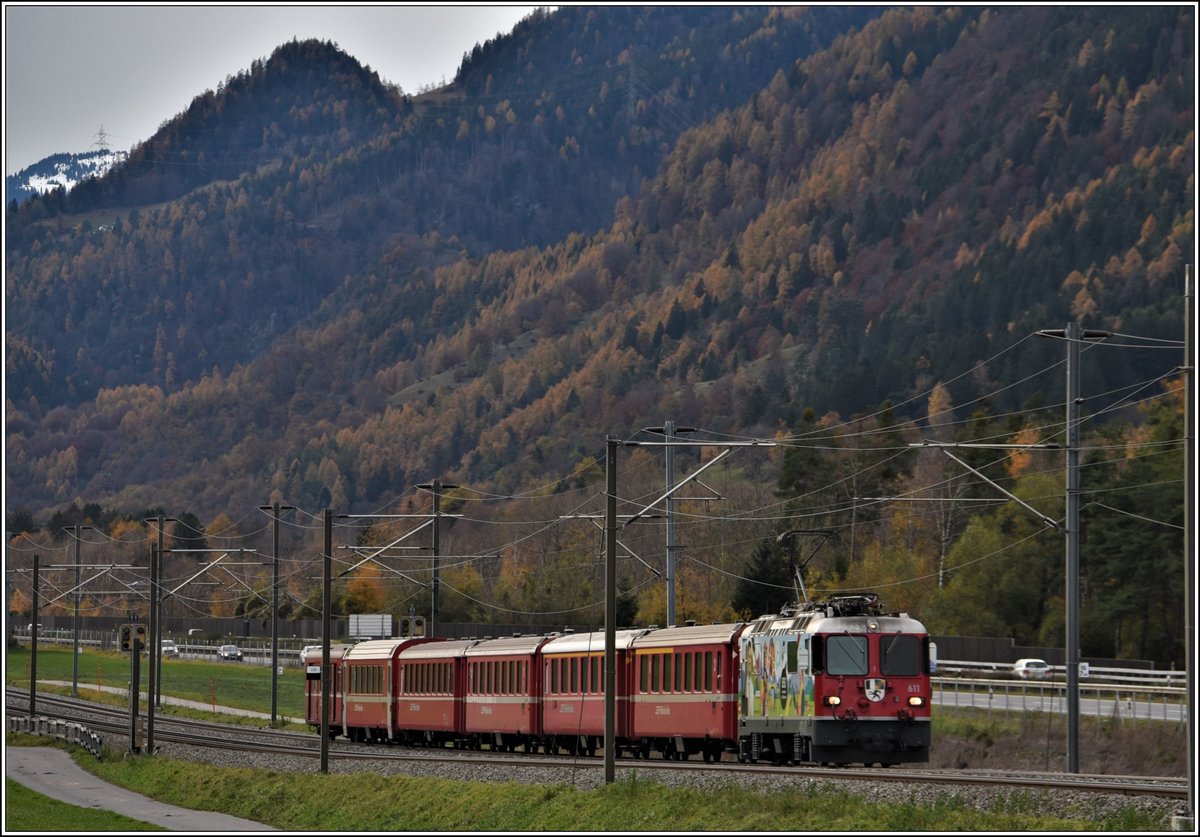 RE1744 mit Ge 4/4 II 611  Landquart  nach Scuol/Tarasp bei Felsberg. (23.11.2019)